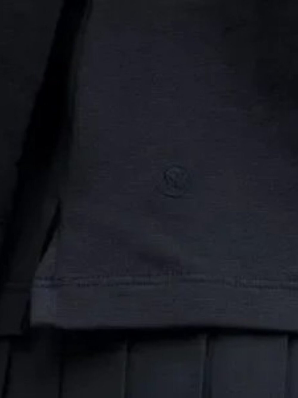 ✨CLOSET CLEAR OUT ✨ NWT Lululemon - Women's Classic-Fit Cotton Navy Long Sleeve - Picture 2 of 5